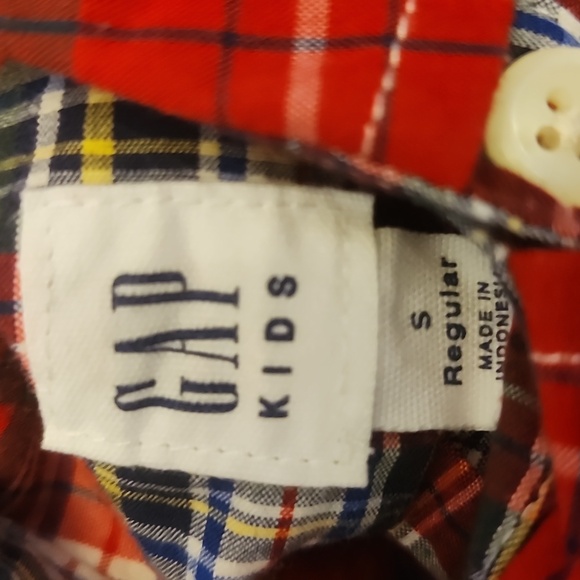Boys Gap button down - Picture 2 of 3
